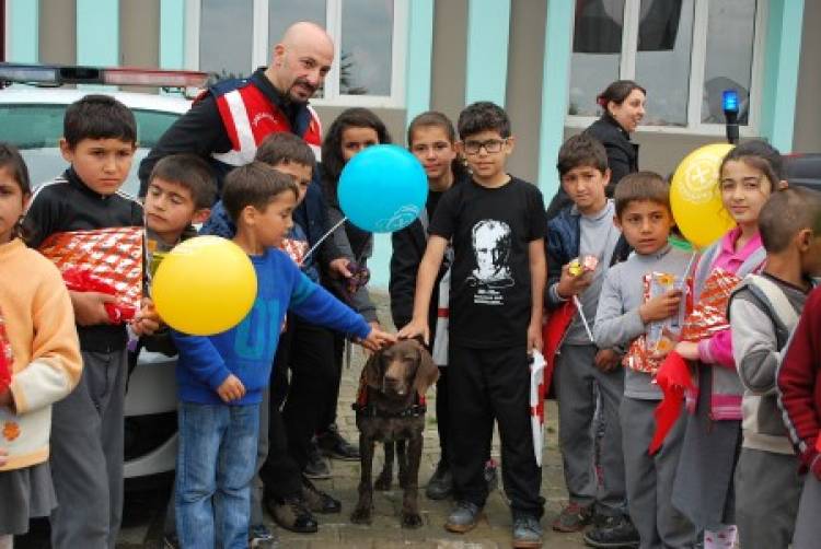 Salihli Jandarma Kabazlı'da öğrencilerle buluştu